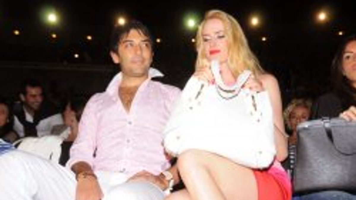 Wilma Elles kasedi olduğu iddialarına sessiz kaldı