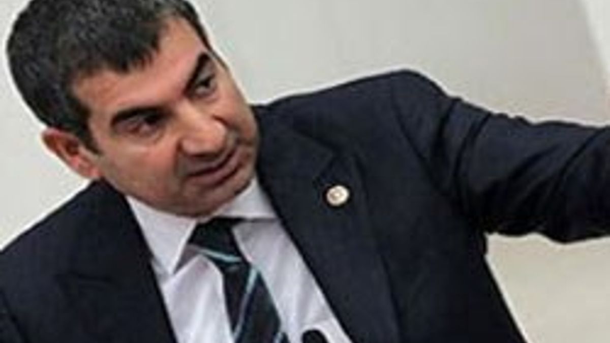 Yıldıray Sapan: Baykal siyasetin Tanrısı