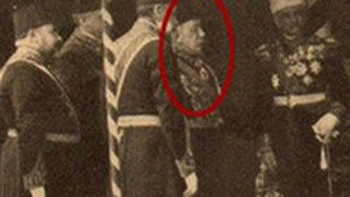 Sultan Reşat'ın yüz yıllık fotoğrafı ortaya çıktı