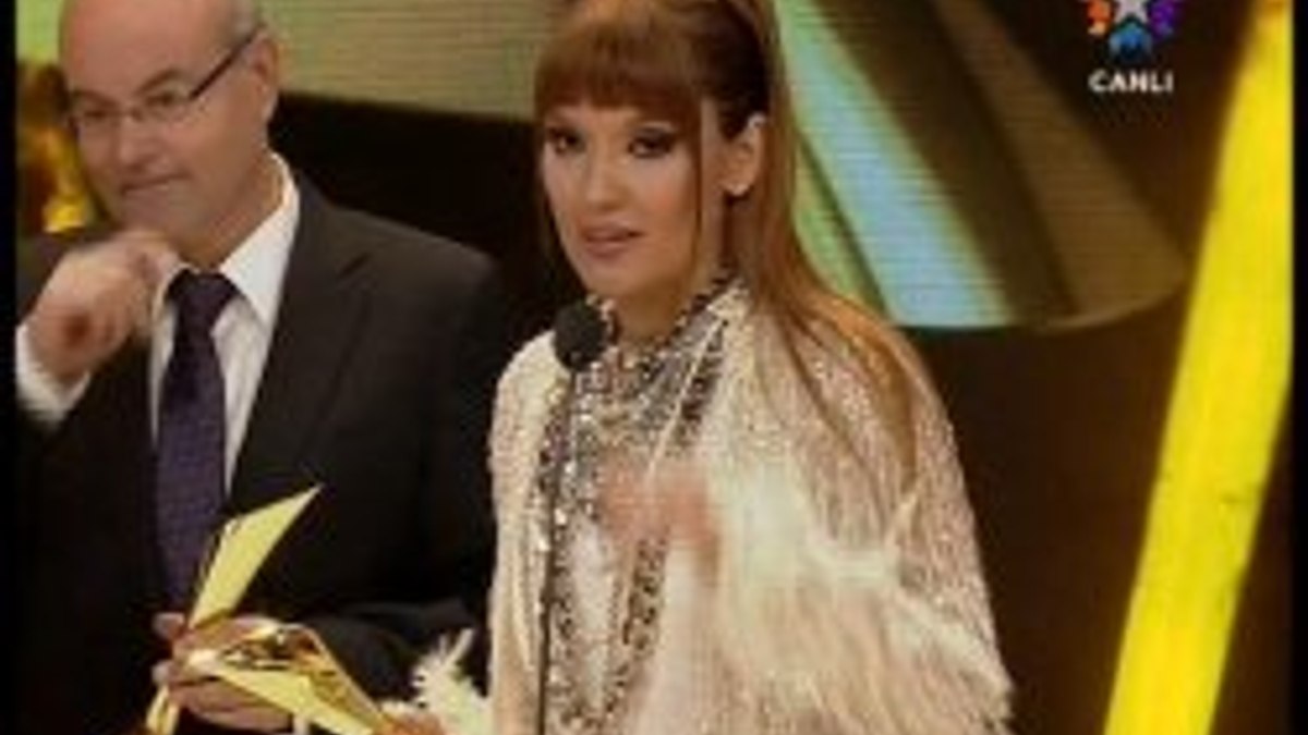 Yılın En İyi Şarkısı Demet Akalın'dan Türkan oldu