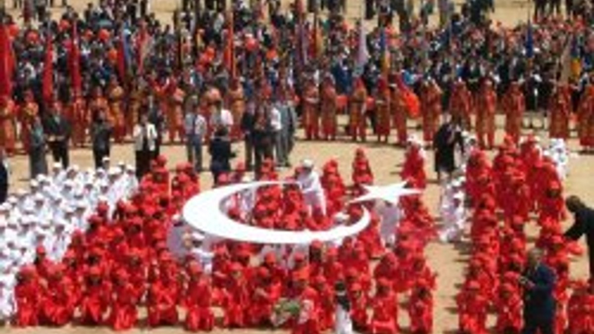 Sözcü gazetesinin 23 Nisan manşeti