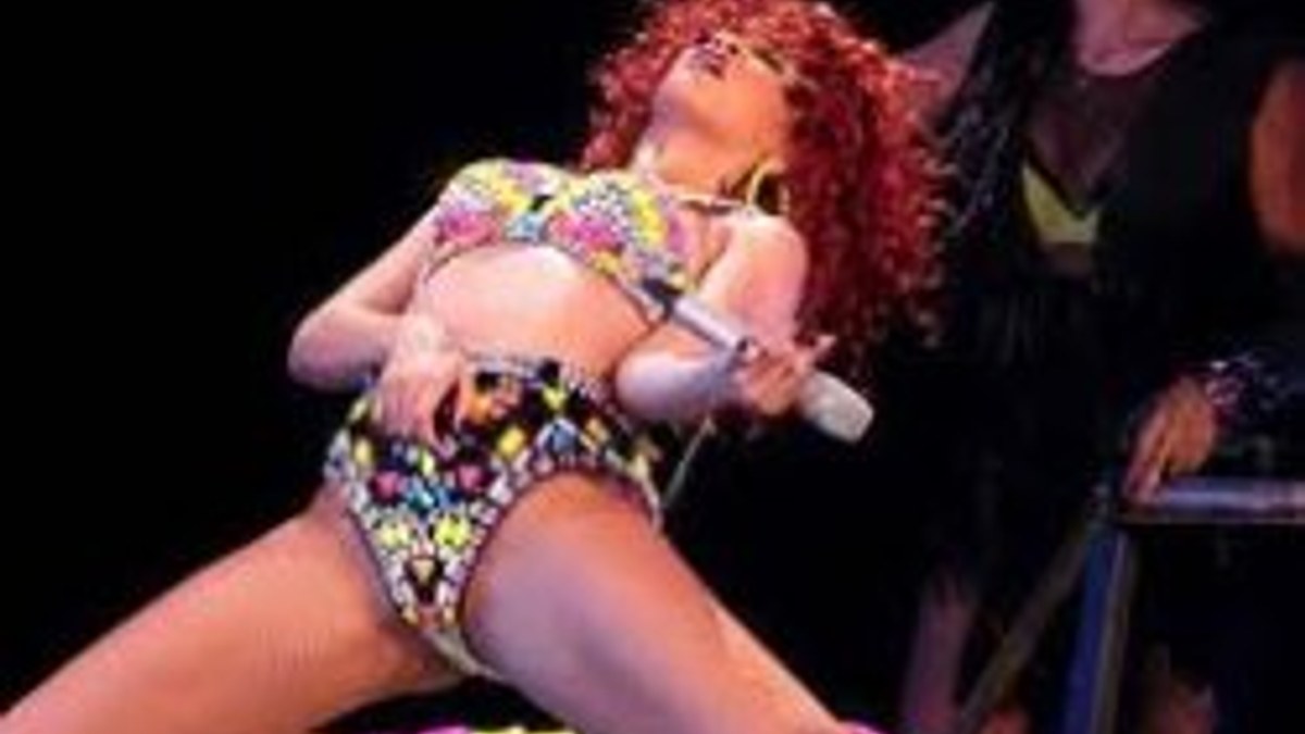 Rihanna ile kucak dansı 545 TL