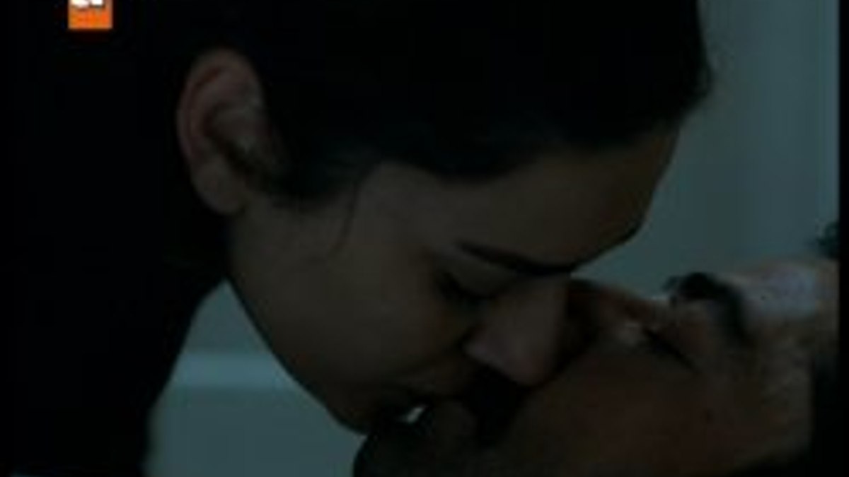 Karadayı'da Mahir ve Feride'nin öpüşme sahnesi - izle