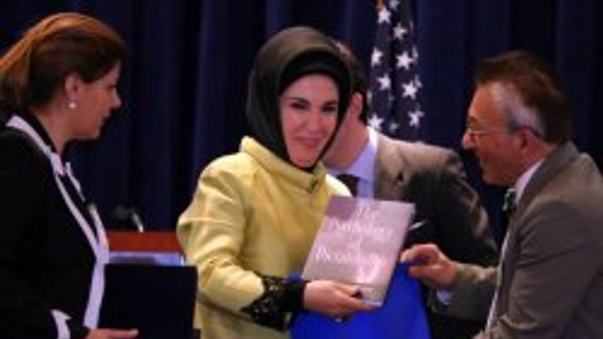 ABD'de Emine Erdoğan'a hediye edilen kitap