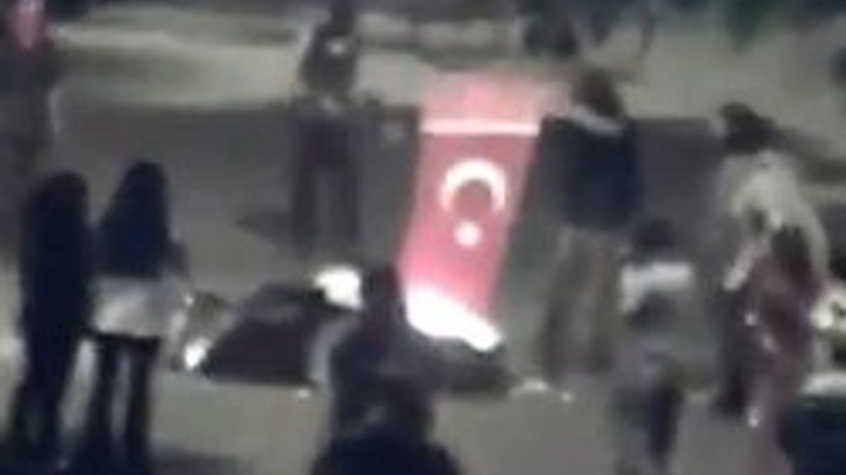 Ankara'da bayrak yaktılar - İzle