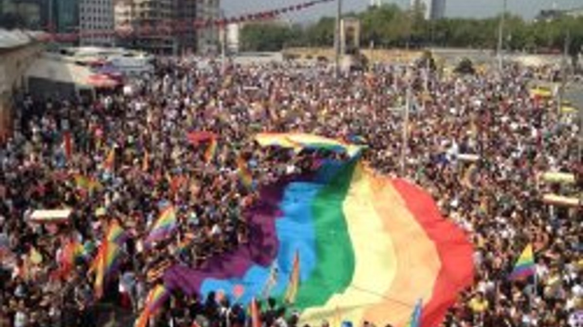 Taksim'de LGBT Onur Yürüyüşü
