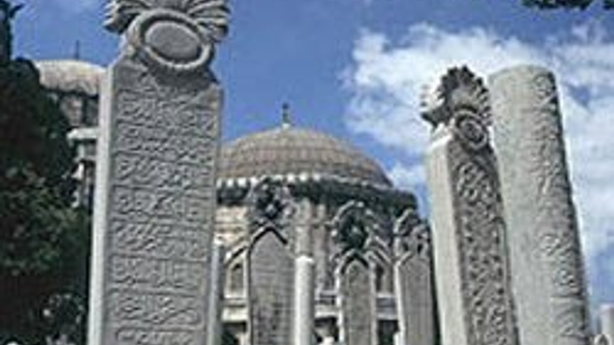 Osmanlı mezar taşlarını İngilizler çalıp satıyor