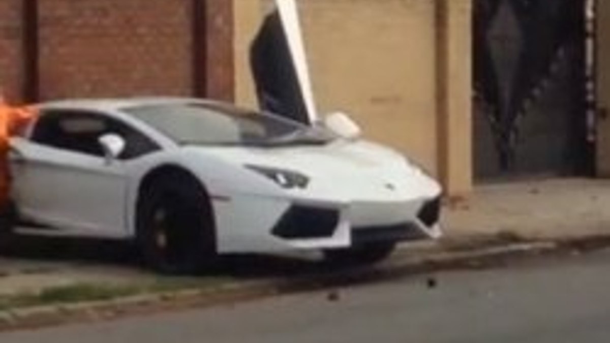 Lamborghini Aventador ikiye bölündü - Foto Video