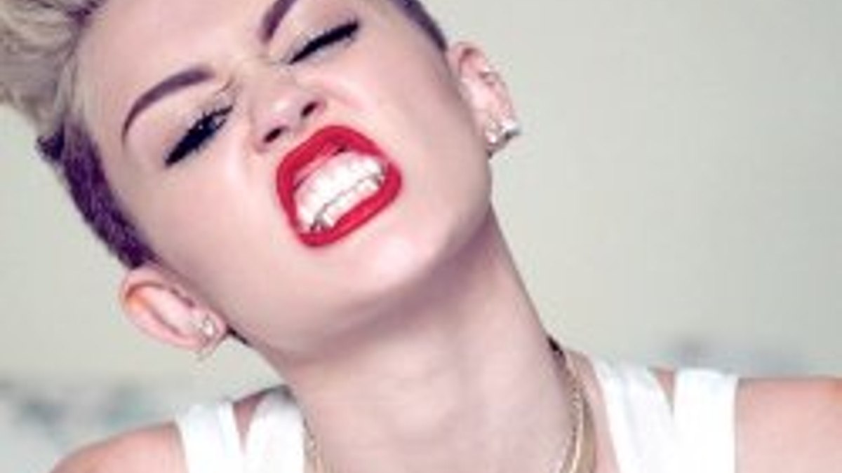 Miley Cyrus porno sektörüne mi geçiyor