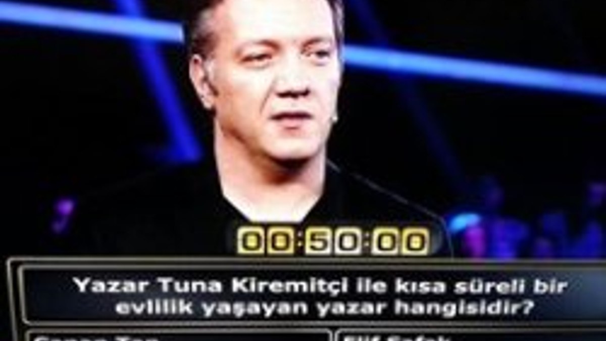 Kapanmadan Kazan'da Tuna Kiremitçi skandalı - izle