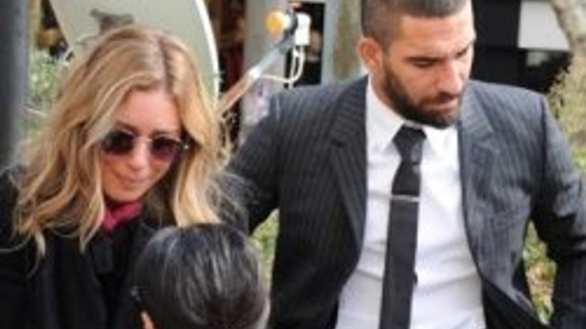 Sinem Kobal Arda Turan'ı terk etti