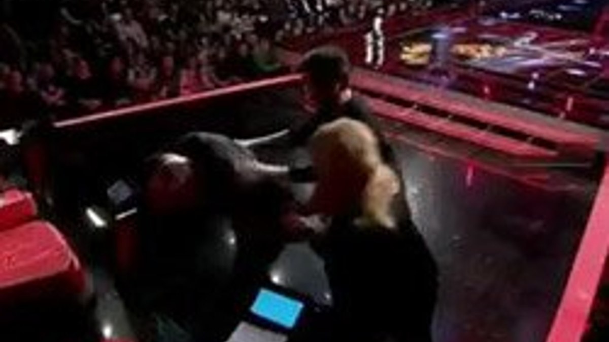 Hadise ve Murat Boz Athena Gökhan'ı dövdü - Video
