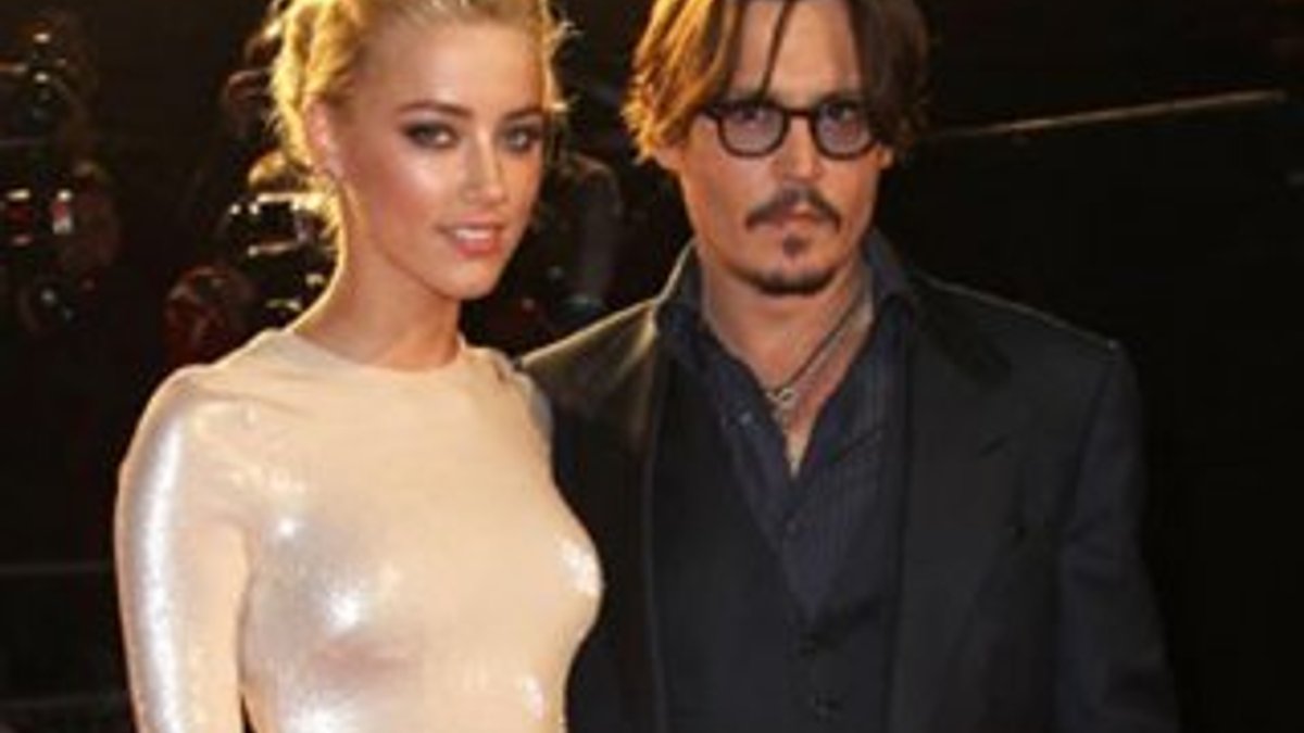 Johnny Depp Amber Heard'ı hediyeye boğuyor