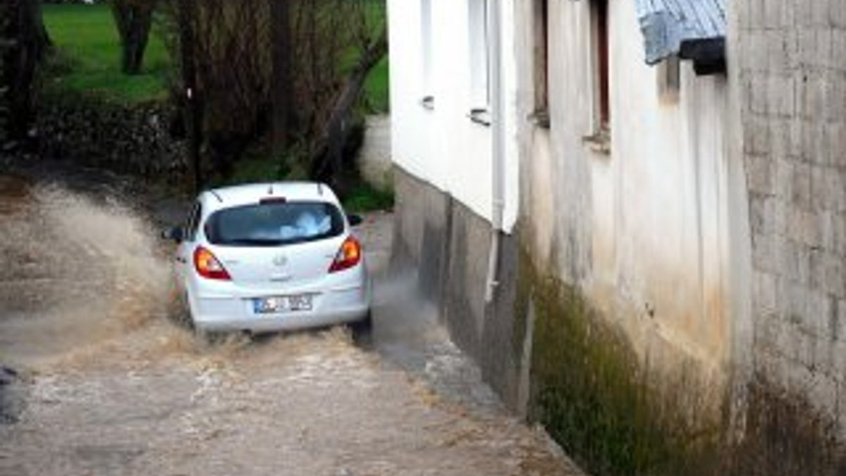 Sağanak yağış nedeniyle Muğla-Fethiye karayolu kapandı