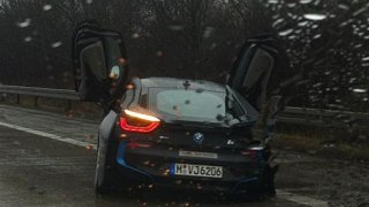 200 bin Euro’luk BMW testte parçalandı - izle