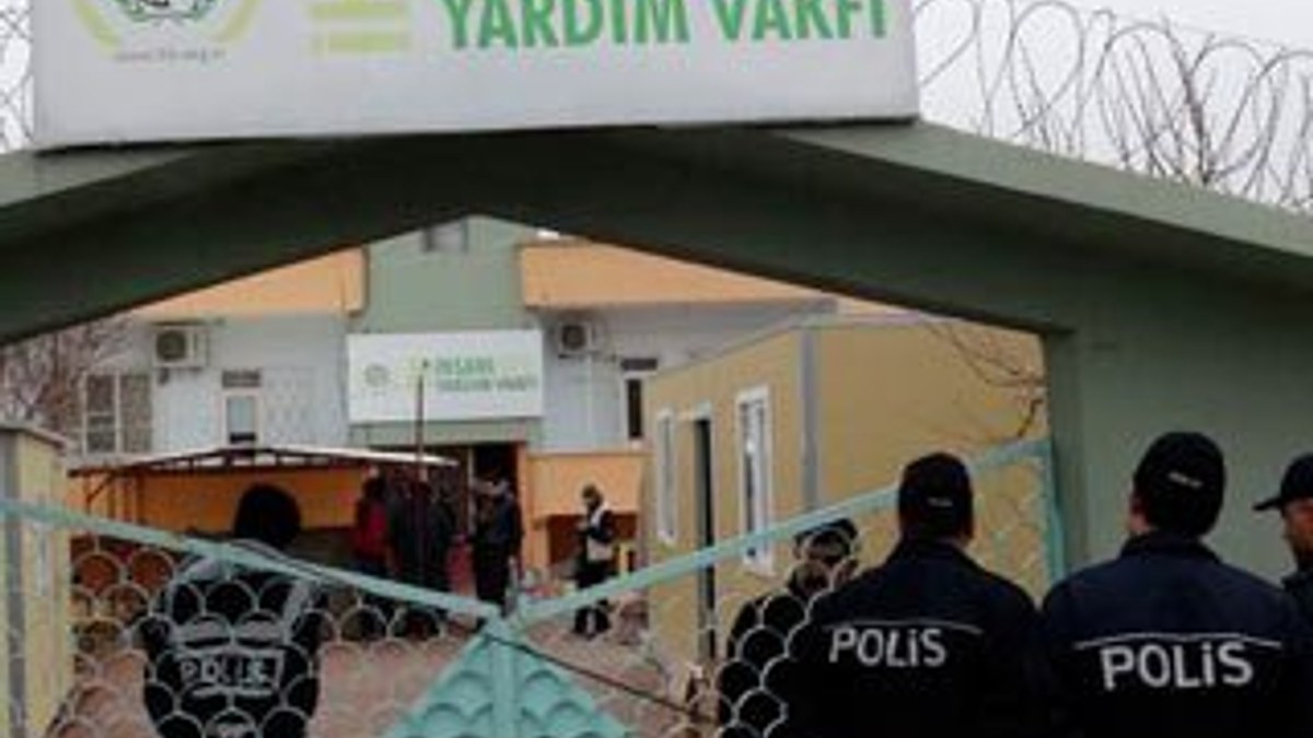 Van'da 14 polise görevleri iade edildi