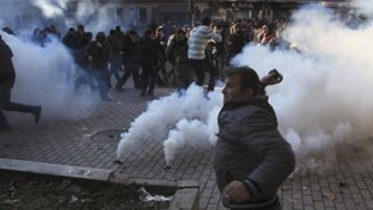 Kosova'da öğrenci protestoları: 71 yaralı