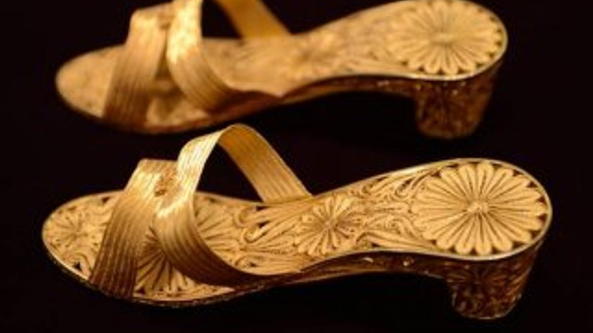 Bursa'da altın terlik bir araba fiyatına satışa sunuldu