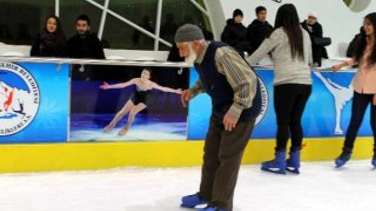 Kayserili 78 yaşındaki dede buz pateni yaptı