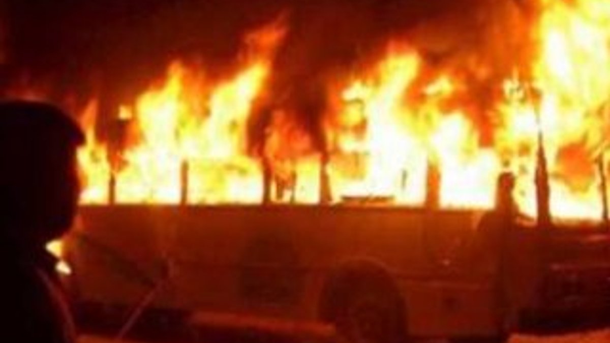 Pakistan'da yakıt tankeri otobüsle çarpıştı: 35 ölü