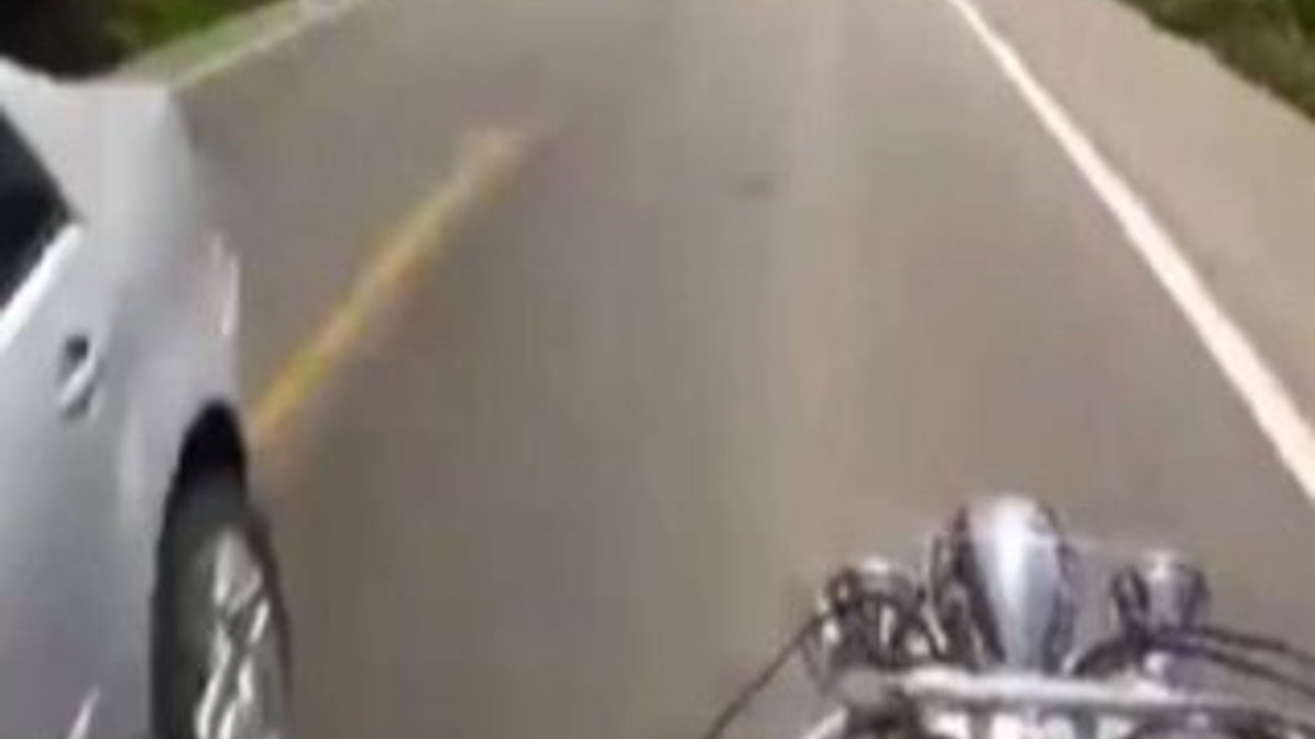 Brezilyalı motosiklet sürücüsü kazadan son anda kurtuldu İZLE