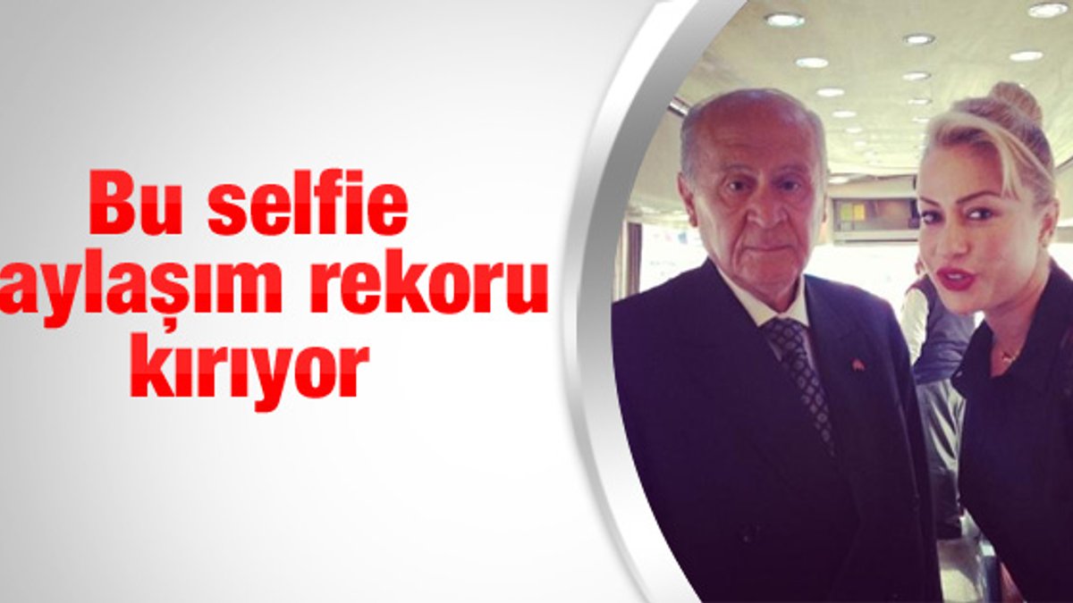 Yeliz Yeşilmen Bahçeli ile selfie çektirdi
