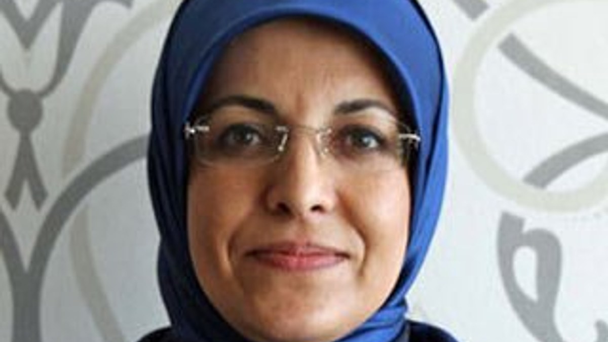 Türkiye'nin ilk başörtülü belediye başkanı Fatma Toru oldu