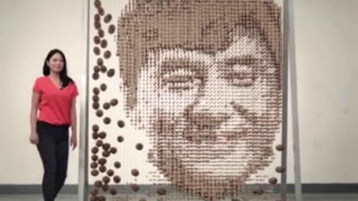 Jackie Chan için 64 bin çubuktan portre yaptı İZLE