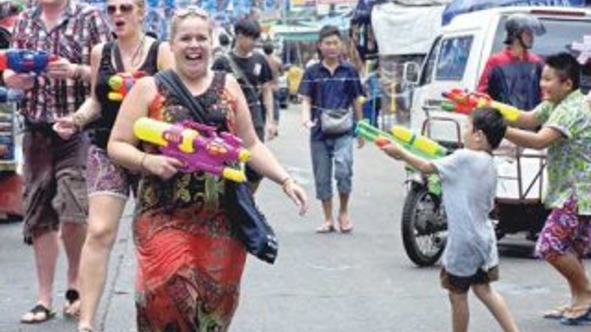 Tayland'taki Su Bayramı'nın ikinci gününde 63 kişi öldü