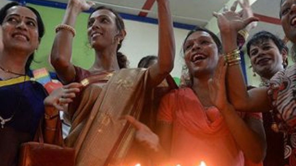 Hindistan'da transseksüeller 3. cins olarak kabul edildi