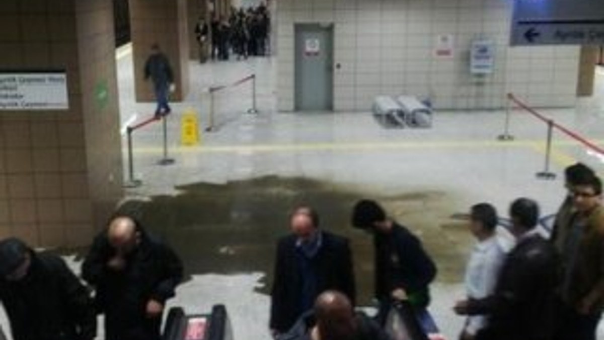 Marmaray'da acilen peronları terk edin uyarısı