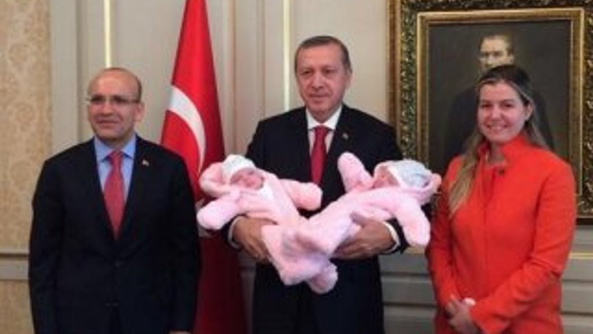 Mehmet Şimşek'ten ikiz bebekleriyle Başbakan'a ziyaret