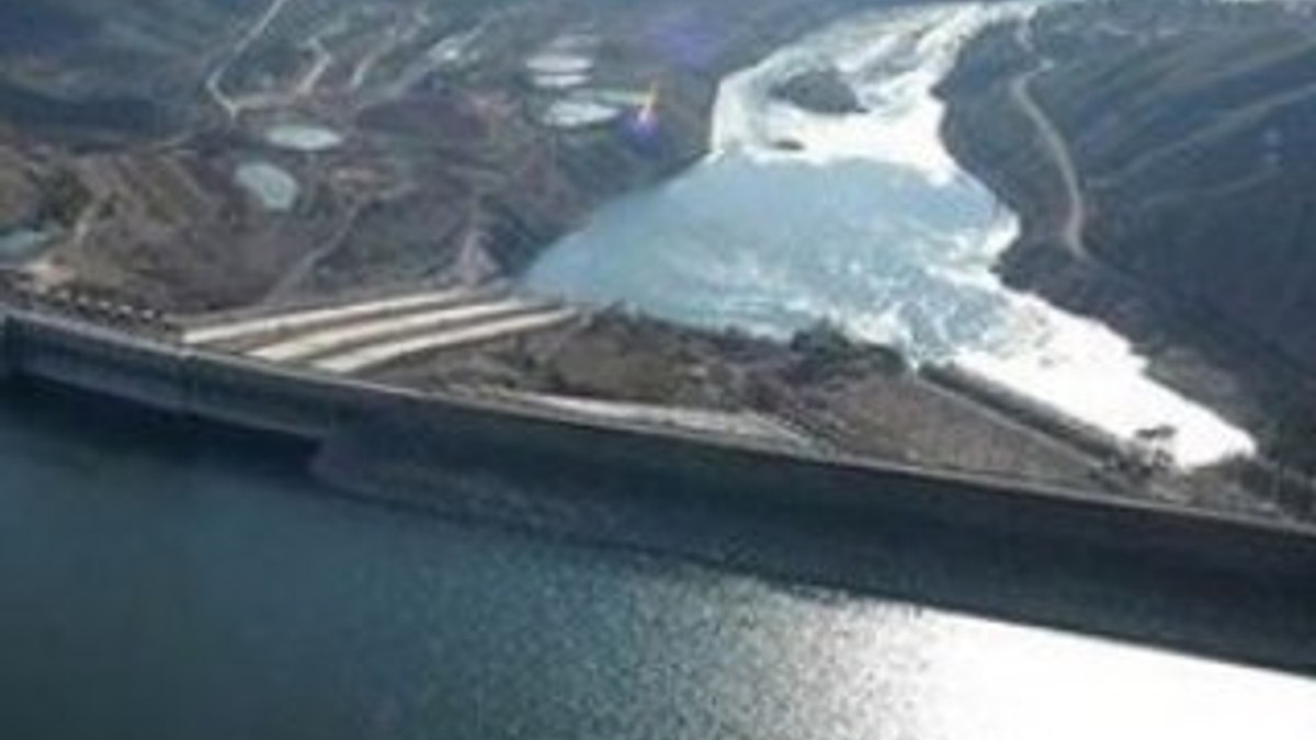 Keban Baraj Gölü'nde sular çekildi