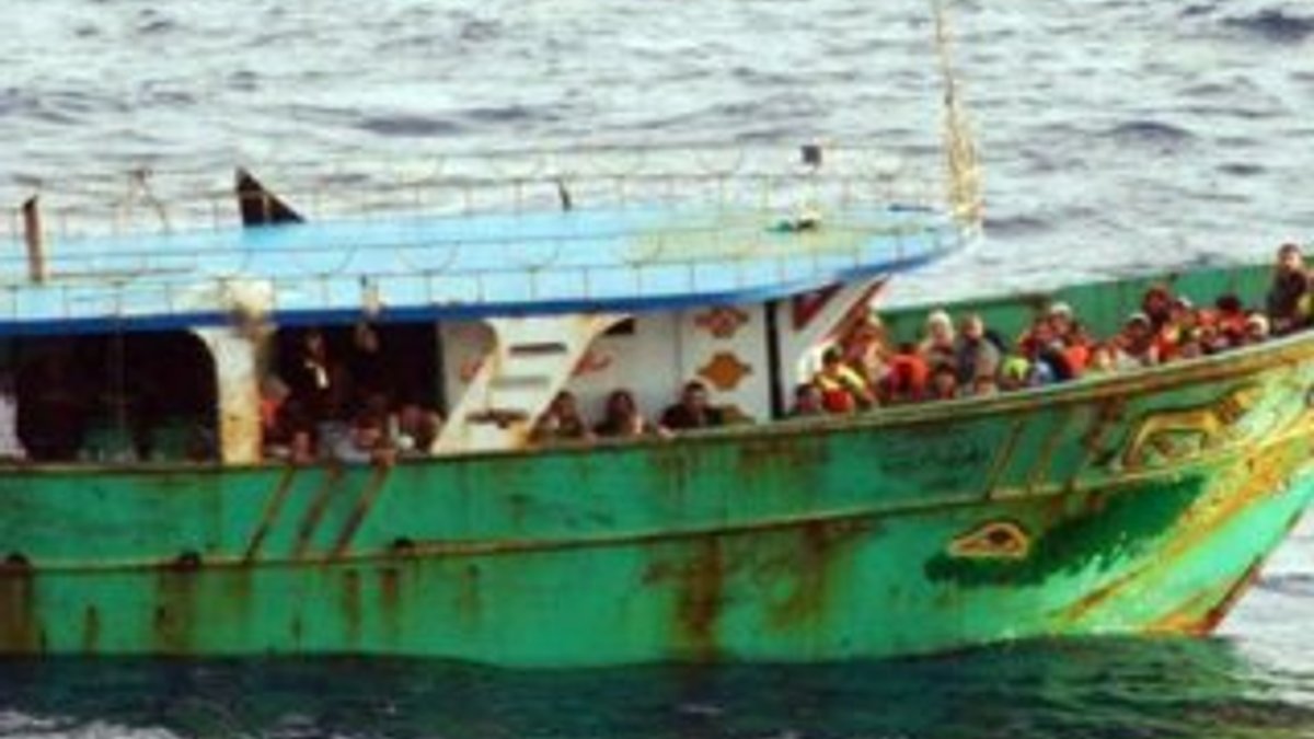 İtalya'da mülteci taşıyan tekne battı: 200 kayıp