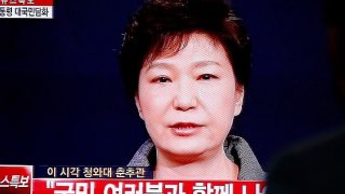 Güney Kore Devlet Başkanı gözyaşlarıyla özür diledi İZLE