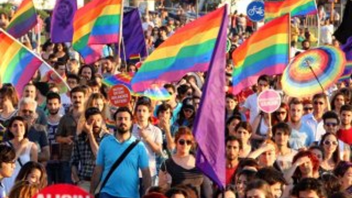 İzmir'de İkinci Onur Yürüyüşü düzenlendi