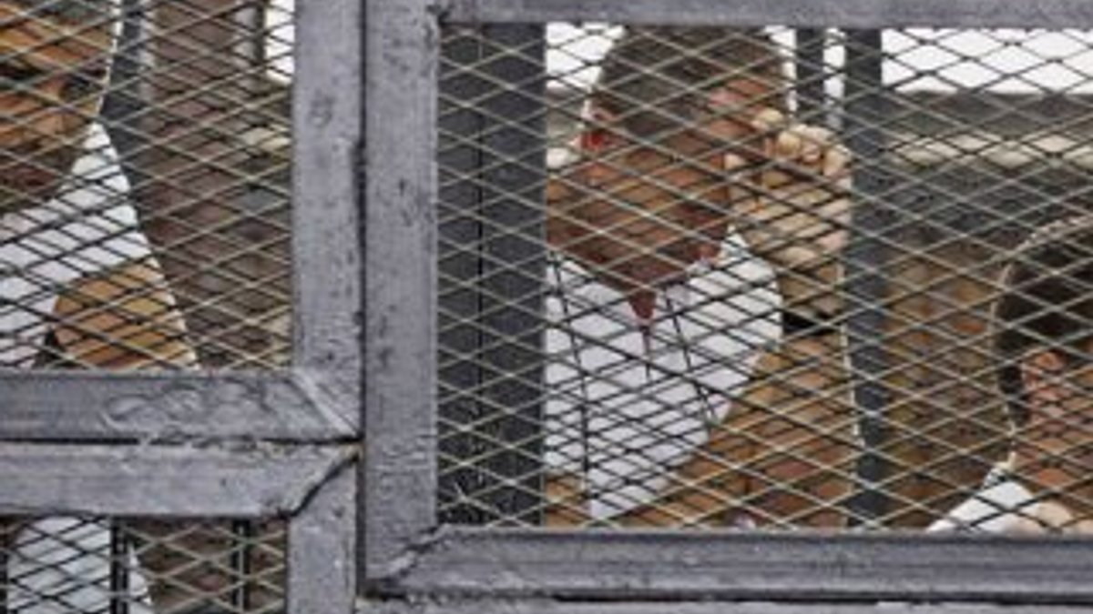 Mısır'da yargılanan El Cezire muhabirlerine hapis cezası