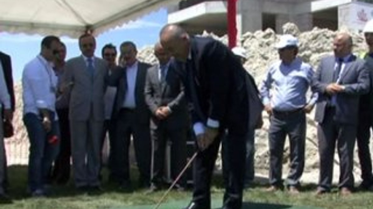Bakan Çavuşoğlu golf oynadı İZLE