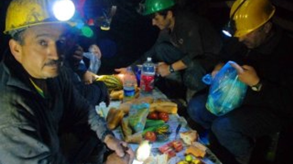 Zonguldak'ta madenciler ilk sahurunu yerin altında yaptı İZLE