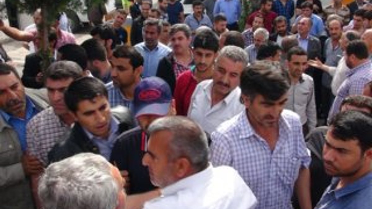 Diyarbakır'da şoförler belediye binasını bastı