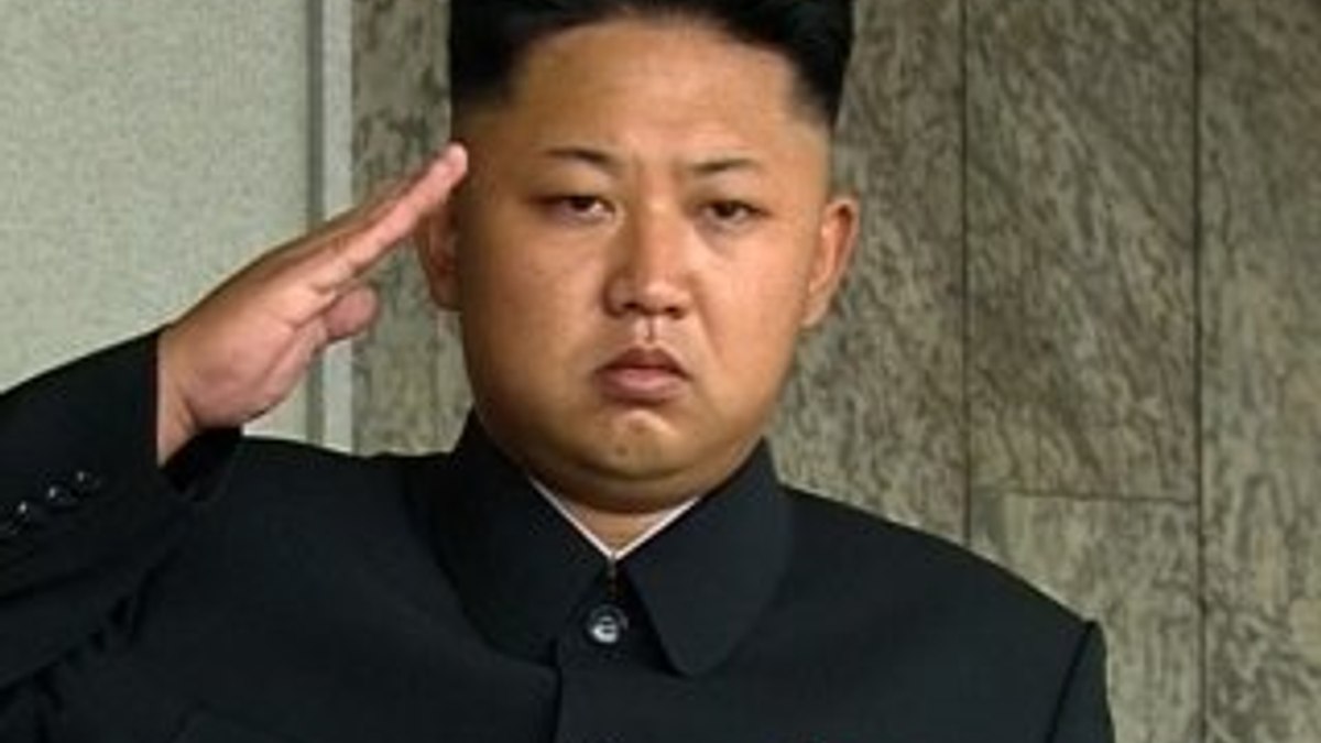 Kuzey Kore lideri Kim Jong-un topallarken görüntülendi İZLE