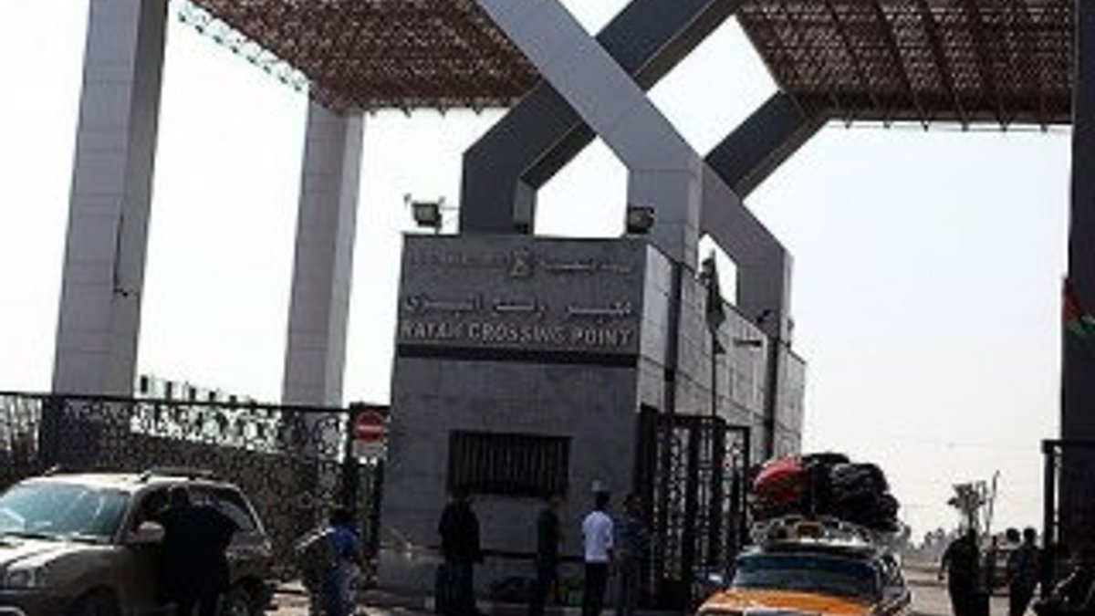 Mısır Refah Sınır Kapısı'nı kapattı