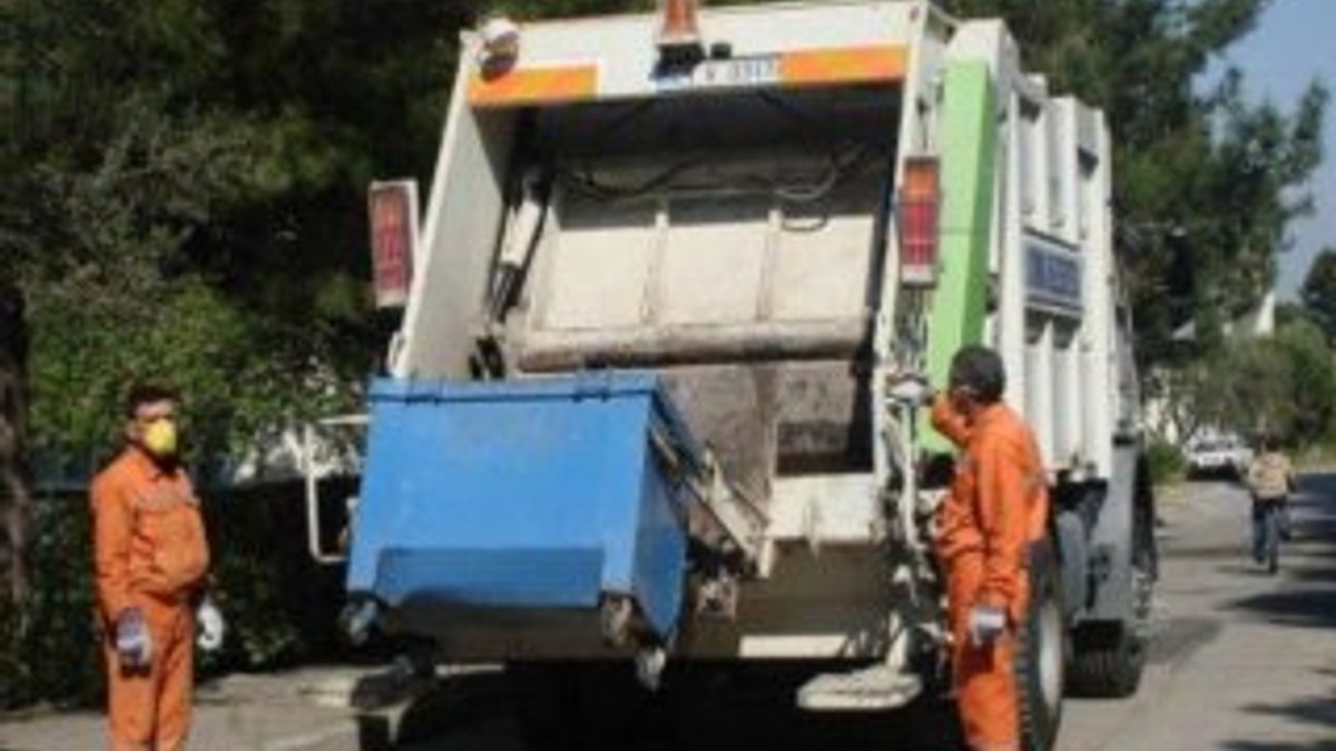 Temizlik işçisi çöp kamyonunda hayatını kaybetti