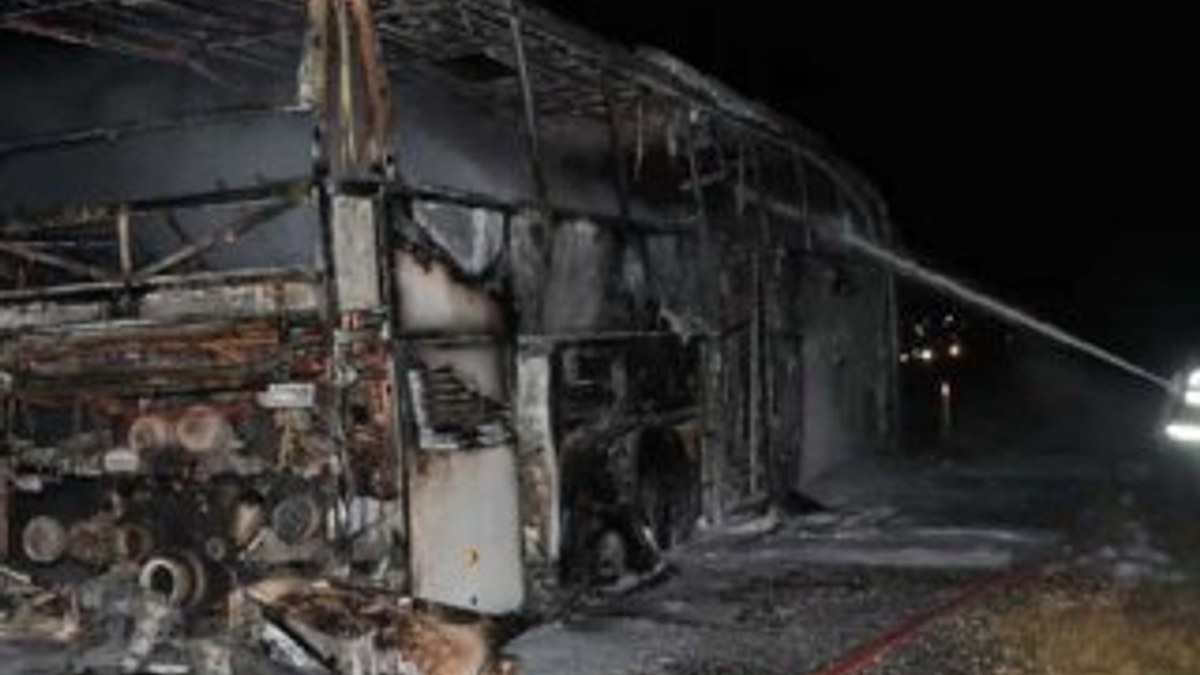 Otobüs kül oldu: 52 yolcu faciadan kurtuldu