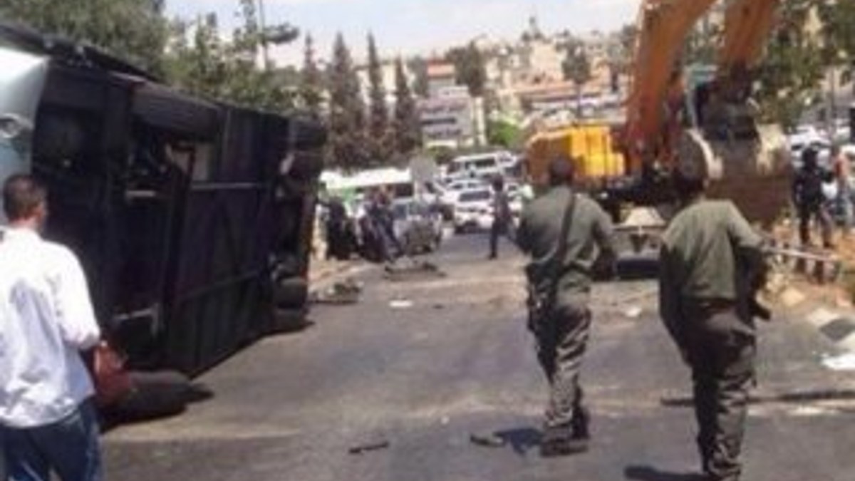 Kudüs'te Filistinli eylemci kepçeyle otobüse saldırdı
