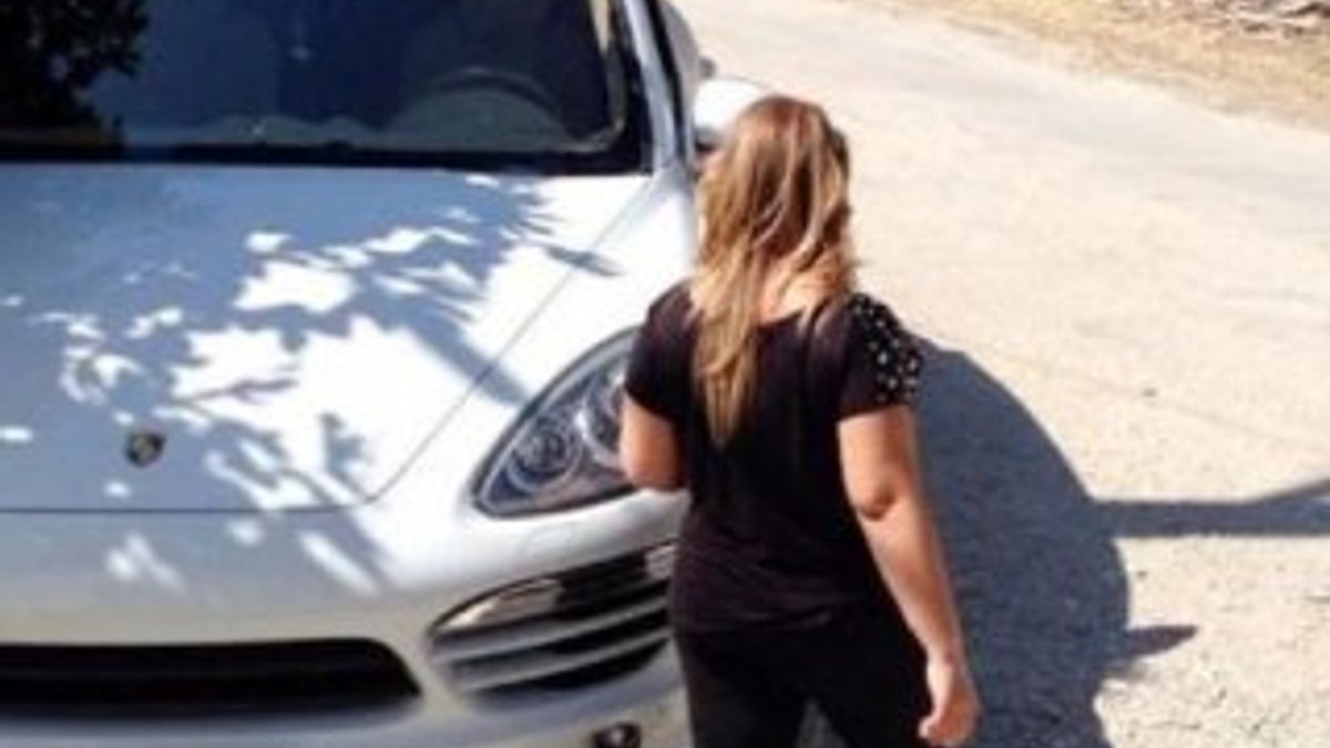 Porsche'lu kızın eczanesine molotoflu saldırı