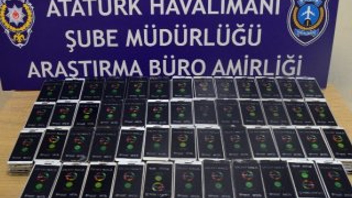 Atatürk havalimanında 750 kaçak cep telefonu yakalandı