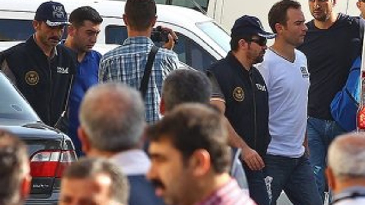 İzmir'de 32 polis mahkemeye sevk edildi