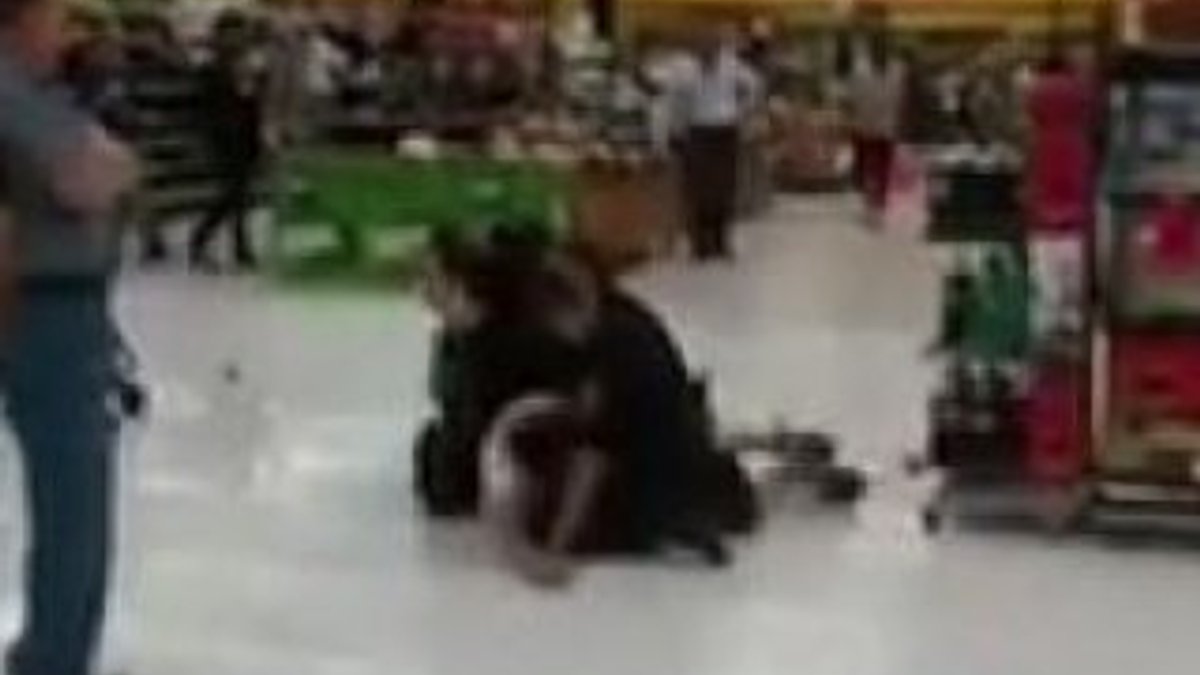 ABD polisinden süpermarkette meydan dayağı İZLE