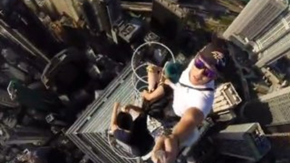 Hong Kong'da 346 metreden selfie çektiler